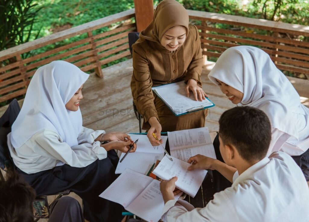 Berikut Pengakuan Sejumlah Guru Honorer tentang SE Mendikdasmen 7 Tahun 2026 - SepekanTerkini.com