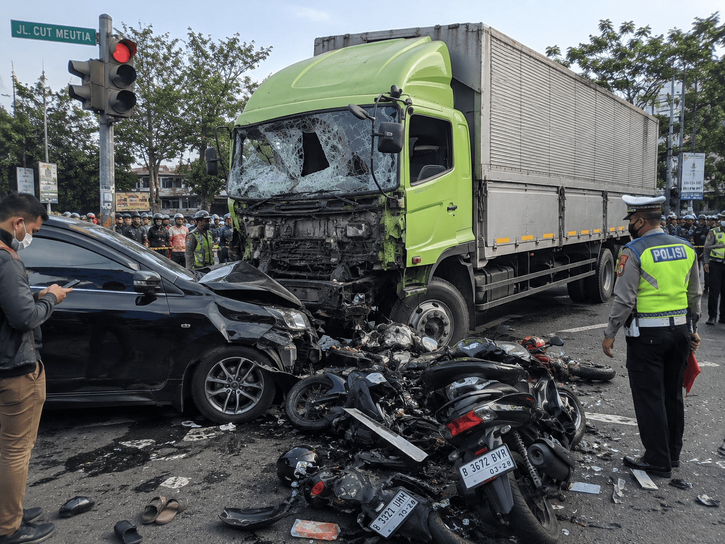 Truk Tabrak Motor di Bekasi Diduga Terobos Lampu Merah dan Alami Rem Blong