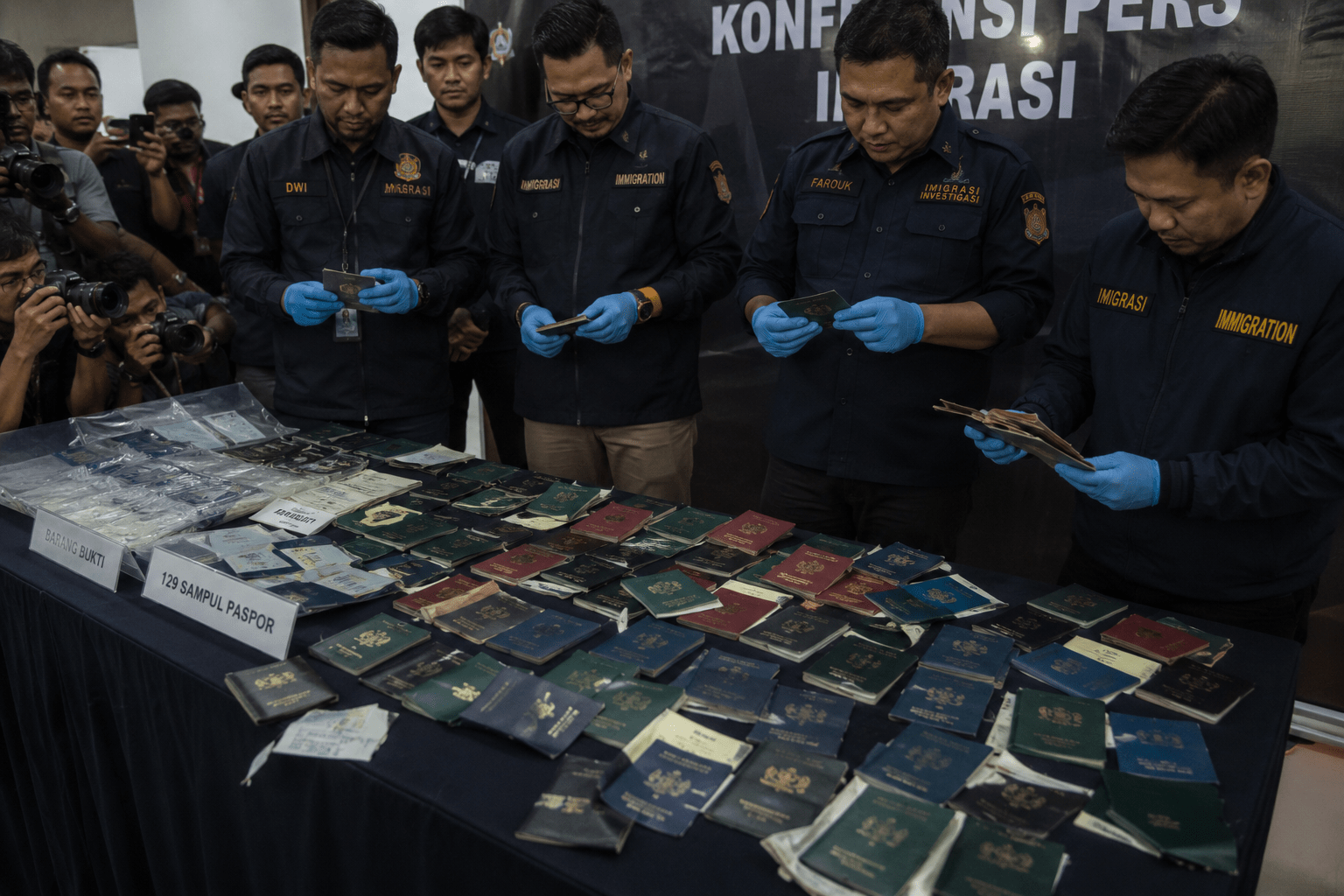 Imigrasi Amankan 129 Sampul Paspor yang Ditemukan Berserakan di Kawasan BSD