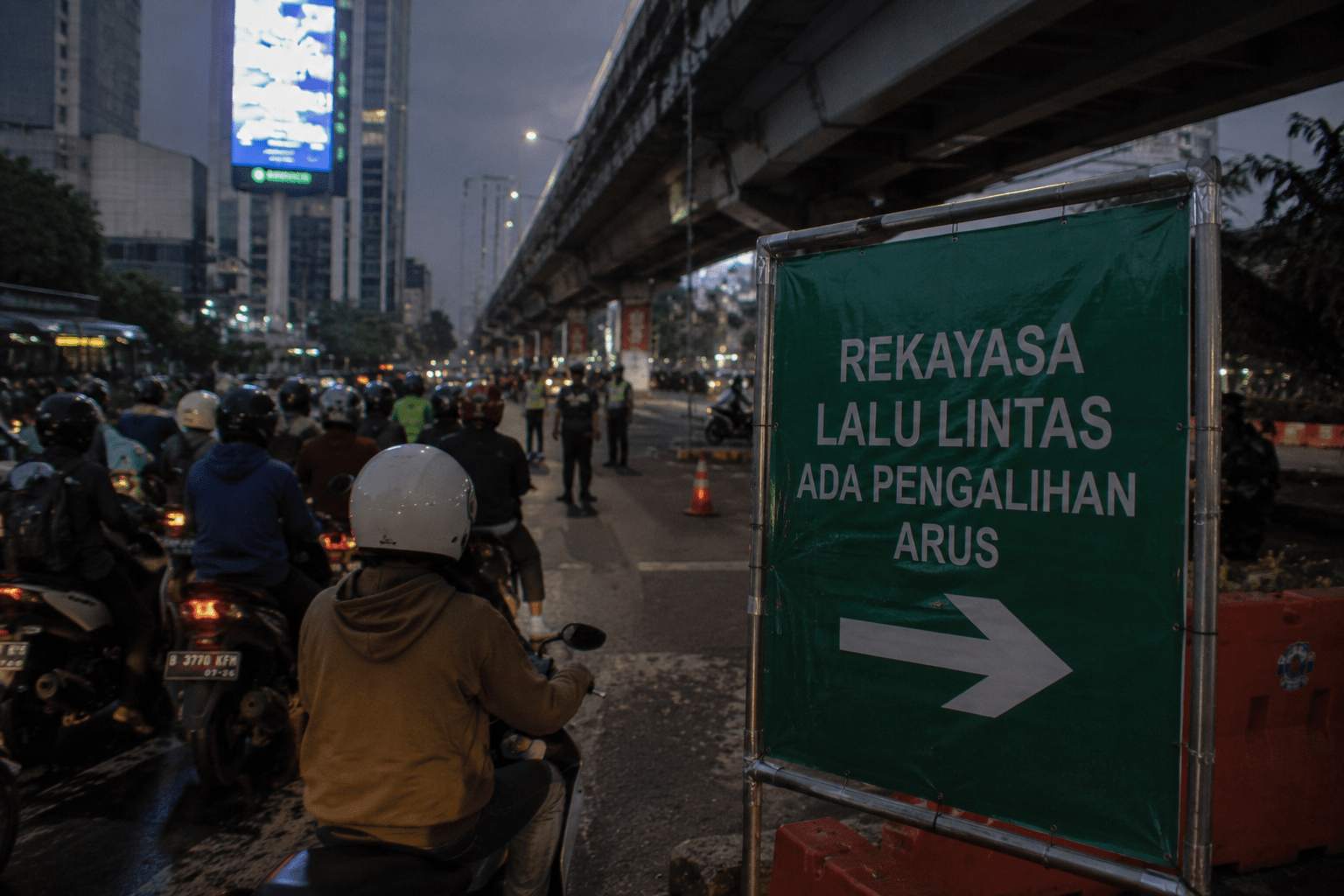 Polda Metro Jaya Sampaikan Permohonan Maaf atas Dampak Rekayasa Lalu Lintas Saat Demonstrasi
