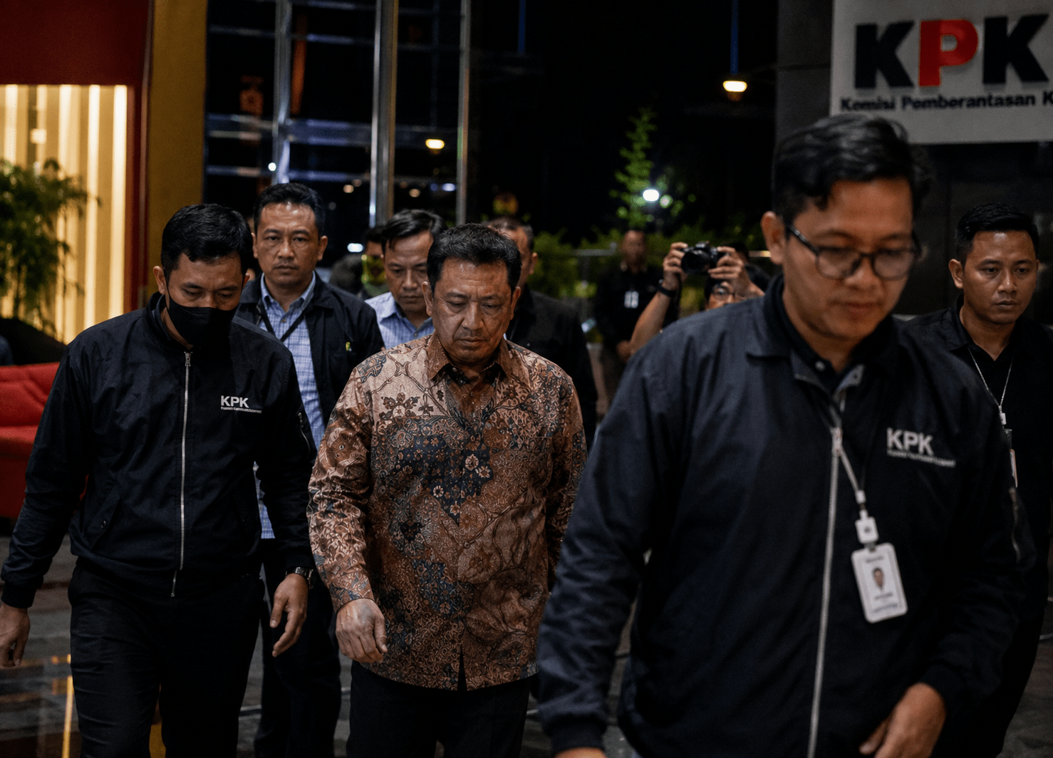 Usai Terjaring OTT, Bupati Lombok Barat Tiba di KPK 