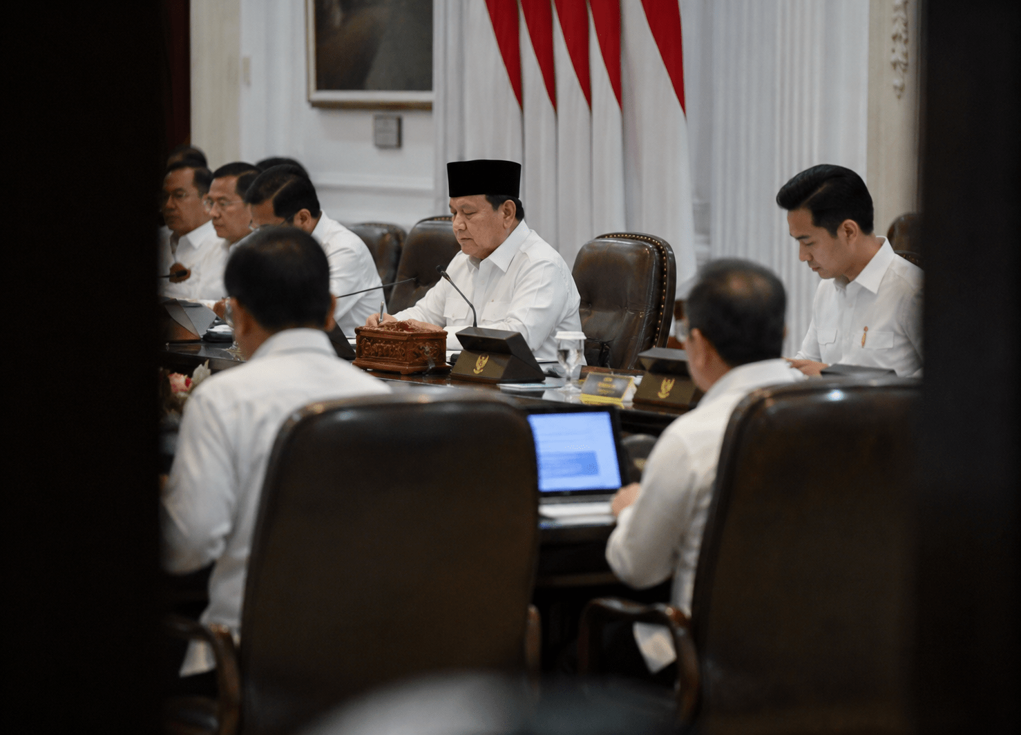 Gibran tak duduk samping Prabowo saat sidang kabinet